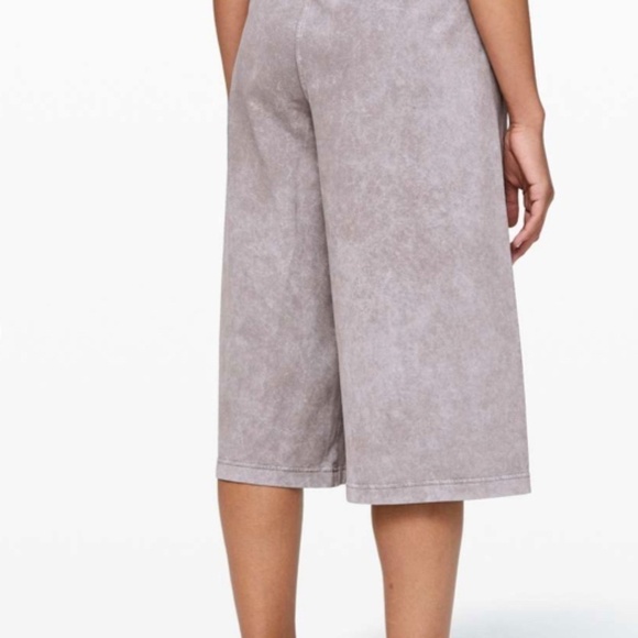Lululemon Inner Glow Culottes Size 2 Washed Half Moon - Picture 3 of 13